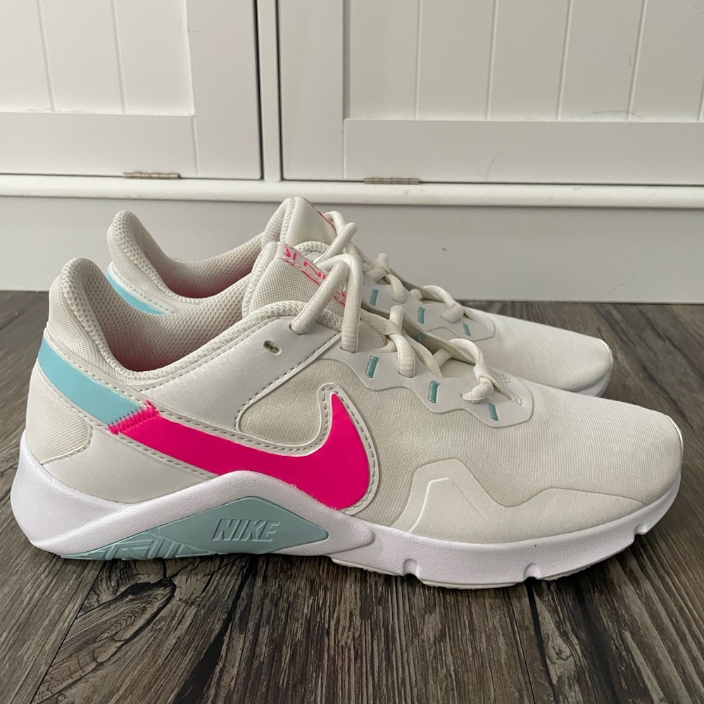 Nike Legend Essential 2 Women’s 8.5 - Picture 1 of 6